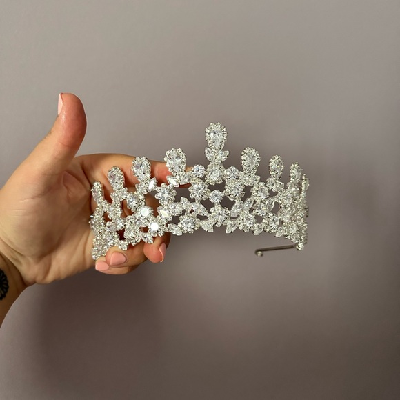Cubic Zirconia Bridal Tiara / Headpiece/ Crown / Accessory / Wedding - Picture 1 of 8